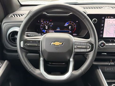Used 2025 Chevrolet Colorado LT RWD image 23