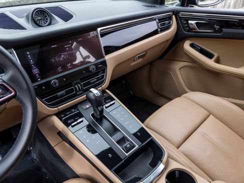 Certified 2023 Porsche Macan AWD/4WD image 47