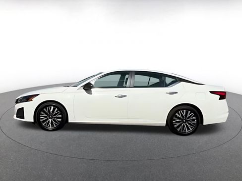 Used 2025 Nissan Altima 2.5 SV image 12