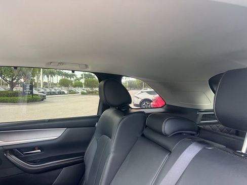 Used 2025 MAZDA CX-70 3.3 Turbo w/ Preferred Package AWD/4WD image 33