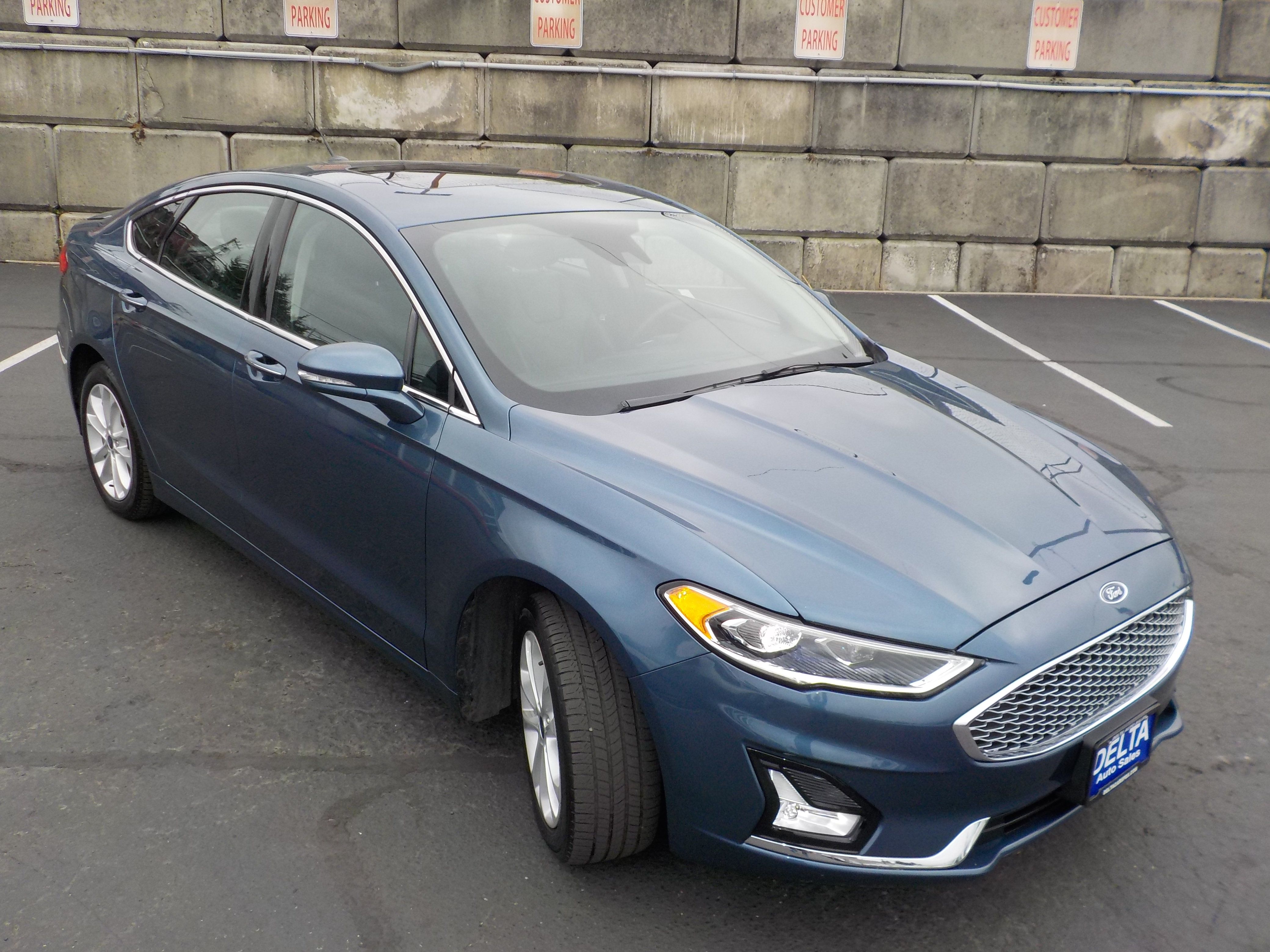 Used 2019 Ford Fusion Energi Titanium FWD image 1