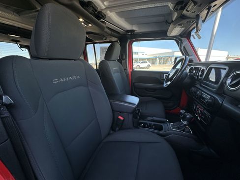 Used 2019 Jeep Wrangler Unlimited Sahara w/ Safety Group image 29