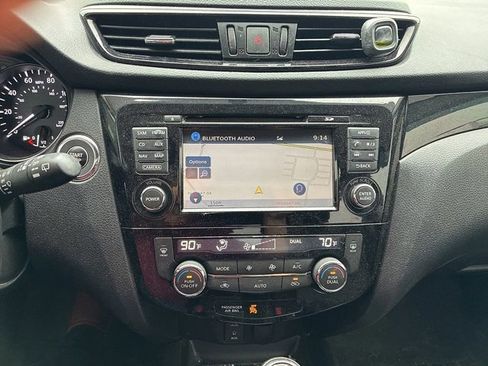 Used 2017 Nissan Rogue Sport SV w/ SV Premium Package AWD/4WD image 23