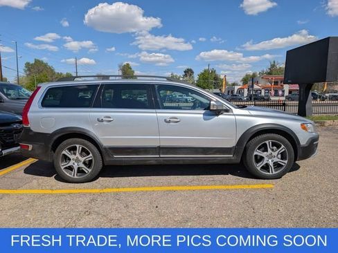 Used 2015 Volvo XC70 T6 w/ Proximity Package AWD/4WD image 2