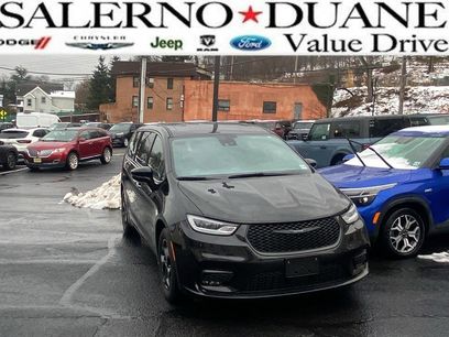 Used 2022 Chrysler Pacifica Touring-L w/ S Appearance Package