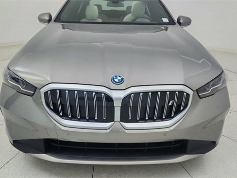 Used 2025 BMW i5 xDrive40 image 9