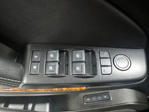 Used 2020 Chevrolet Tahoe Premier AWD/4WD image 16