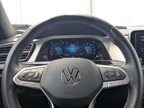 Used 2025 Volkswagen Atlas Cross Sport SE FWD image 23