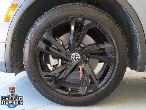 Used 2023 Volkswagen Tiguan SE R-Line image 30