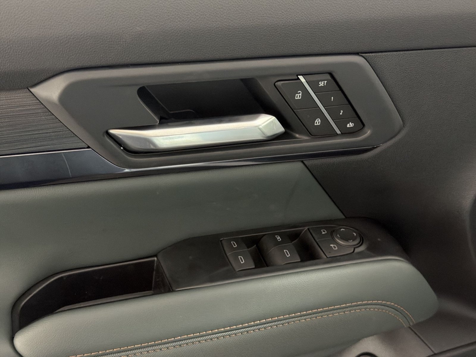 New 2027 GMC Terrain AT4 w/ Convenience Package III AWD/4WD image 15