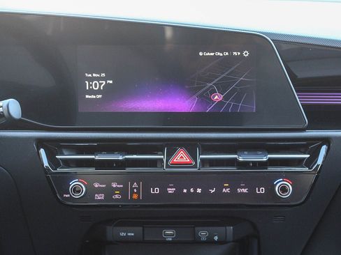 Used 2023 Kia Niro EX Touring image 14