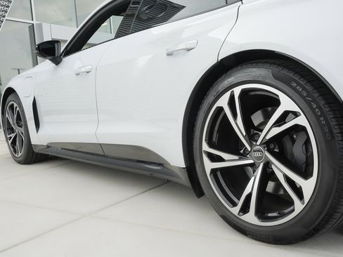 Used 2022 Audi e-tron GT Prestige w/ Prestige Package image 30