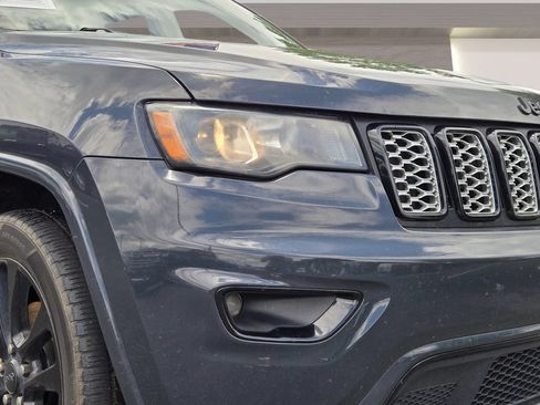 Used 2017 Jeep Grand Cherokee Altitude AWD/4WD image 2