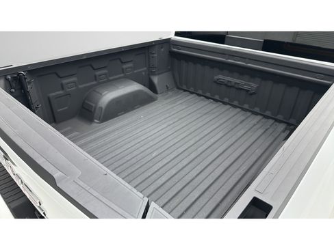 Used 2023 GMC Sierra 1500 AT4 w/ Technology Package AWD/4WD image 9