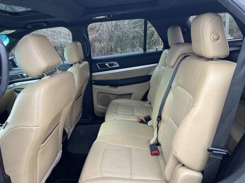 Used 2017 Ford Explorer XLT w/ Equipment Group 202A image 31