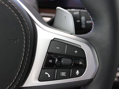 Used 2025 BMW X7 M60i image 28