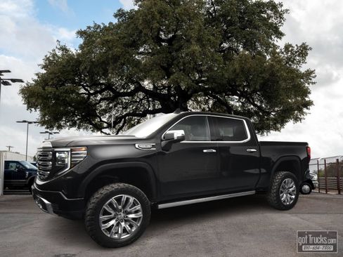 Used 2024 GMC Sierra 1500 Denali w/ Denali Reserve Package AWD/4WD image 1