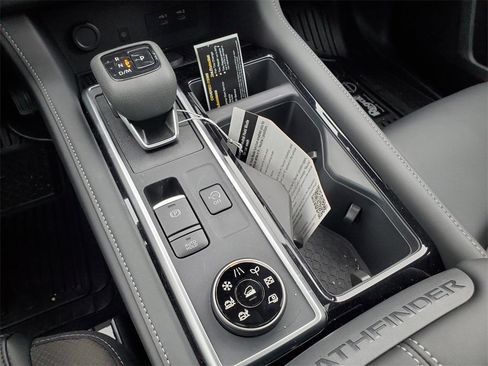 Used 2026 Nissan Pathfinder SL image 27