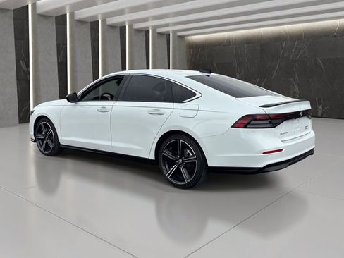 Used 2025 Honda Accord Sport image 4