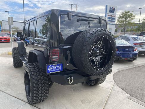 Used 2017 Jeep Wrangler Unlimited Sahara w/ Connectivity Group AWD/4WD image 8