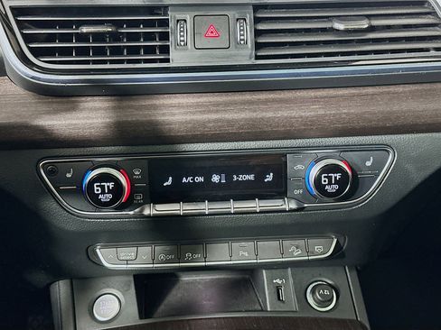 Used 2021 Audi Q5 Premium w/ Convenience Package image 23