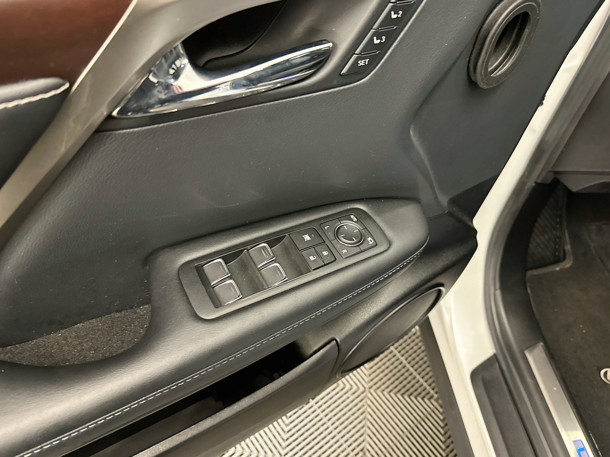 Used 2022 Lexus RX 450h AWD w/ Premium Package image 16
