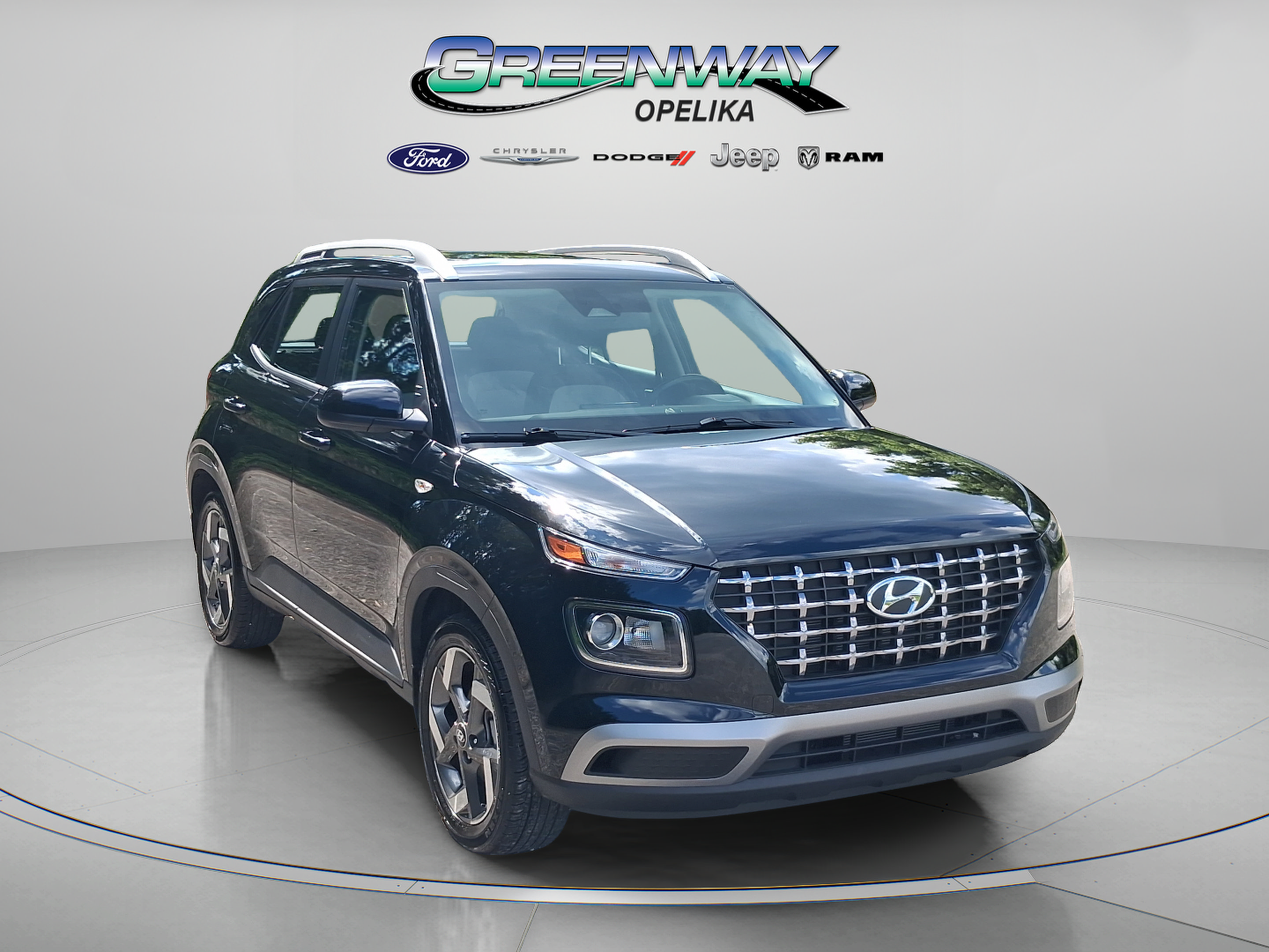 Used 2025 Hyundai Venue SEL FWD image 1