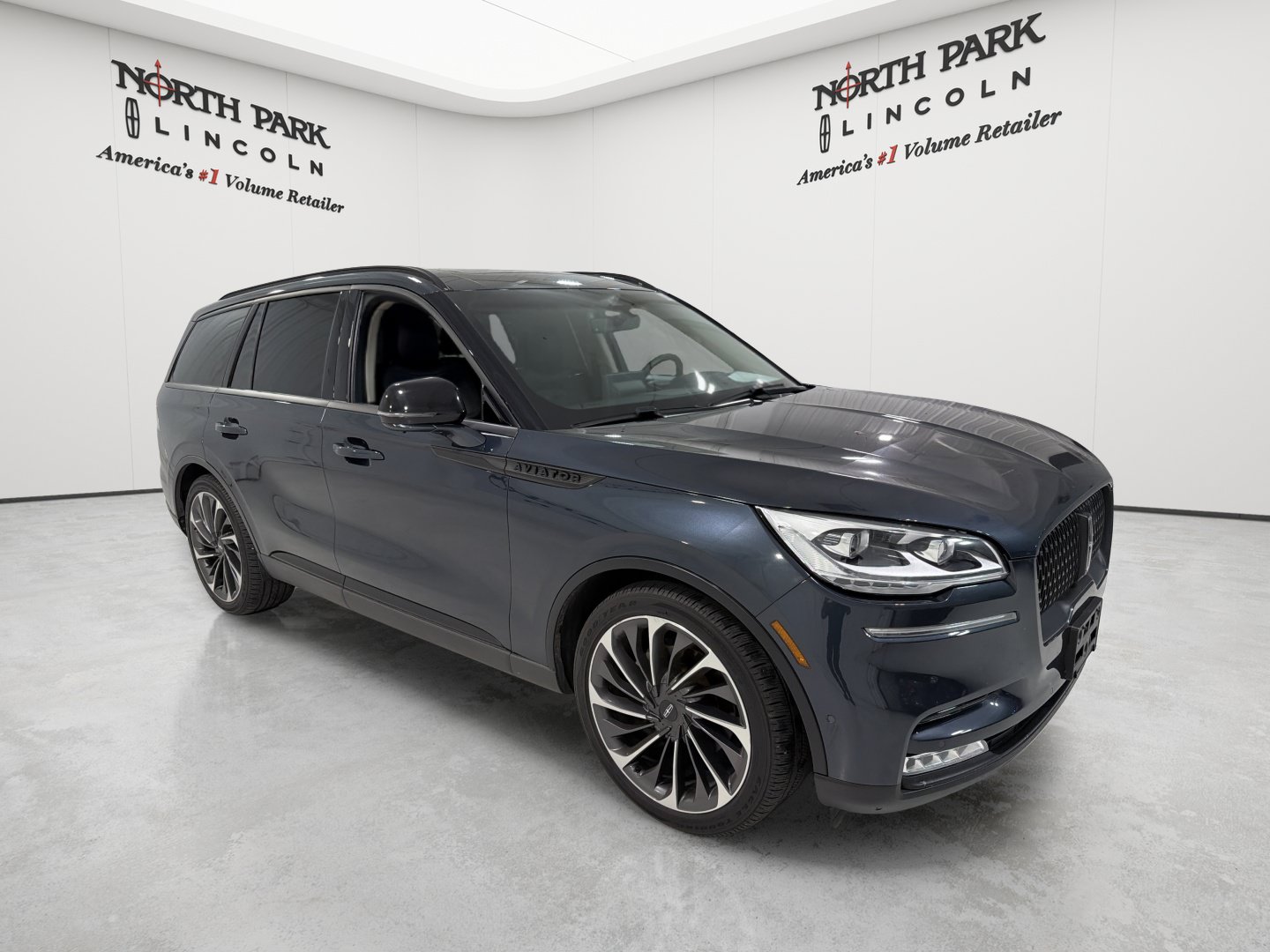 Used 2023 Lincoln Aviator Reserve w/ Equipment Group 201A AWD/4WD image 7