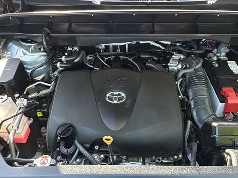 Used 2022 Toyota Highlander LE image 46