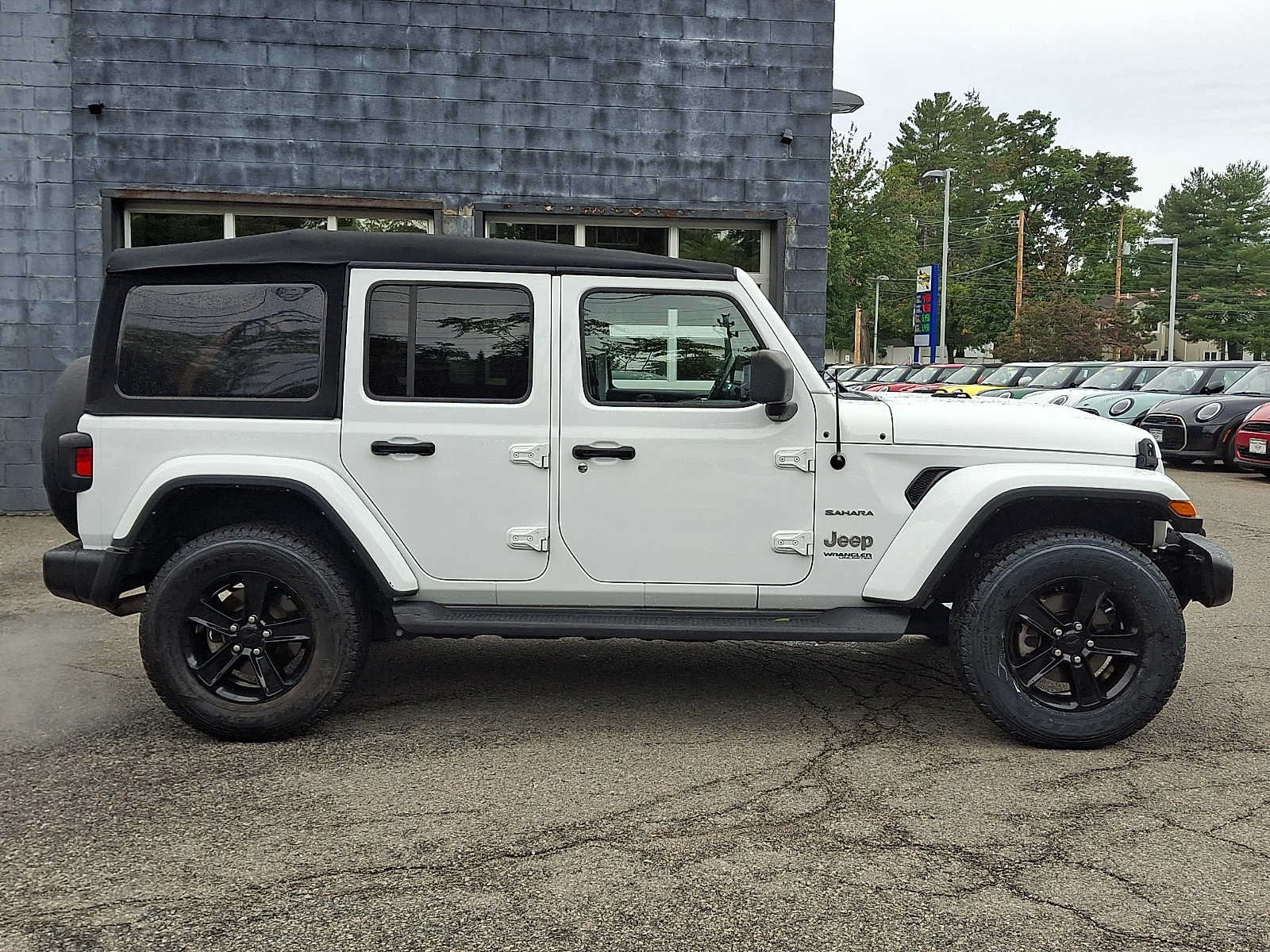Used 2021 Jeep Wrangler Unlimited Sahara w/ Dual Top Group AWD/4WD image 7