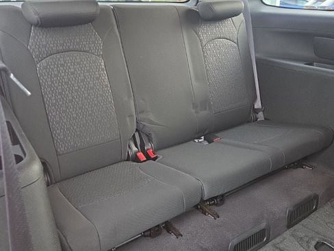 Used 2011 GMC Acadia SLE image 29