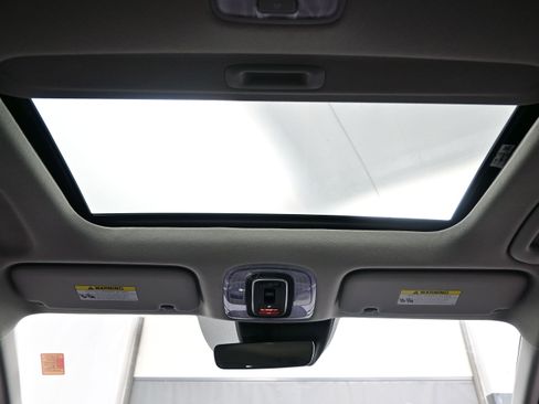Used 2025 Hyundai Elantra Limited FWD image 18