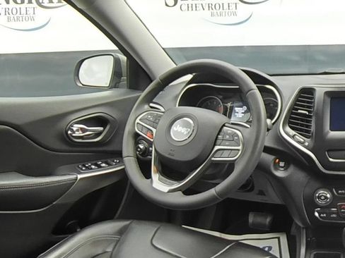 Used 2020 Jeep Cherokee Latitude Plus w/ Comfort/Convenience Group FWD image 28