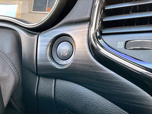 Certified 2022 Jeep Grand Cherokee Laredo X image 28