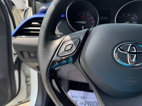 Used 2021 Toyota C-HR XLE FWD image 23