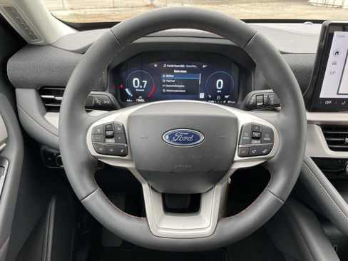 New 2026 Ford Explorer Active RWD image 14
