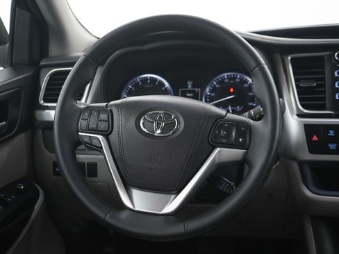 Used 2016 Toyota Highlander XLE AWD/4WD image 18