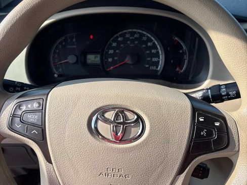 Used 2014 Toyota Sienna LE FWD image 12