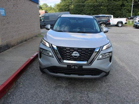 Used 2022 Nissan Rogue SV FWD image 2