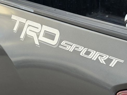 Used 2018 Toyota Tacoma TRD Sport image 10