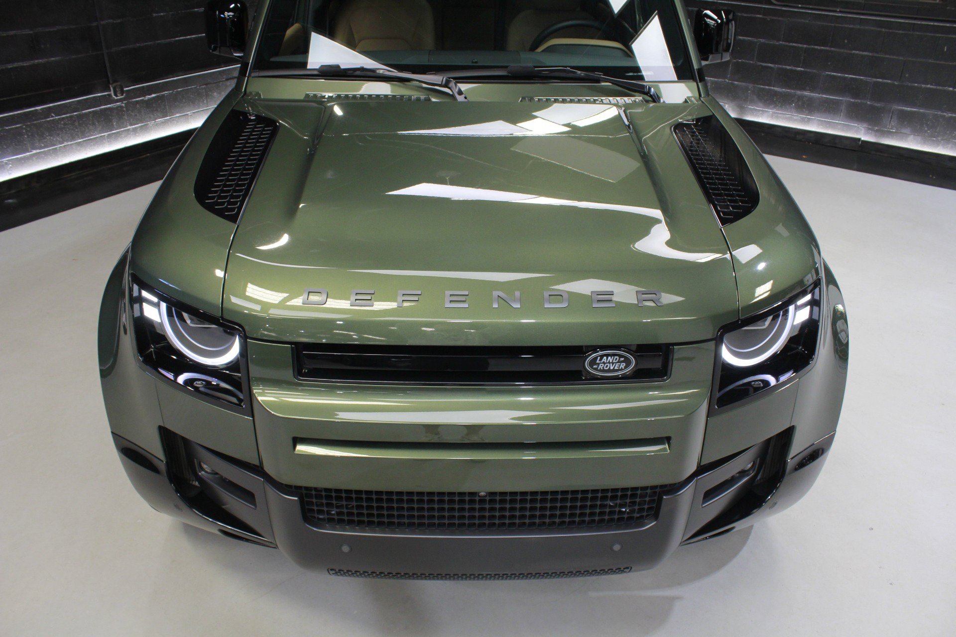 Used 2026 Land Rover Defender 110 X-Dynamic SE AWD/4WD image 12
