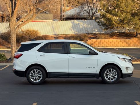 Used 2020 Chevrolet Equinox LS w/ LPO, Cargo Package FWD image 3
