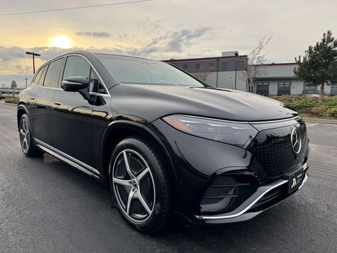 Used 2023 Mercedes-Benz EQS 580 4MATIC SUV image 2