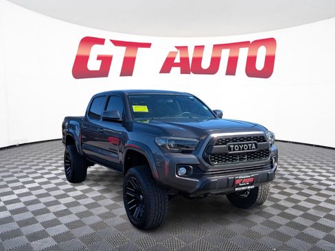 Used 2017 Toyota Tacoma SR5 w/ SR5 Appearance Package (SM) RWD image 1