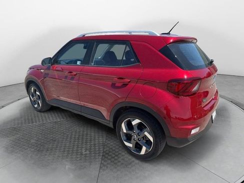 Used 2024 Hyundai Venue Limited image 5
