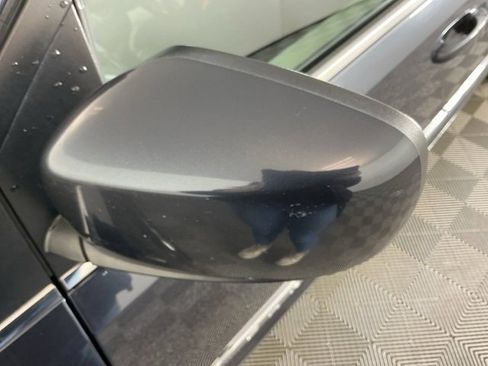 Used 2013 Chrysler Town & Country Touring image 10