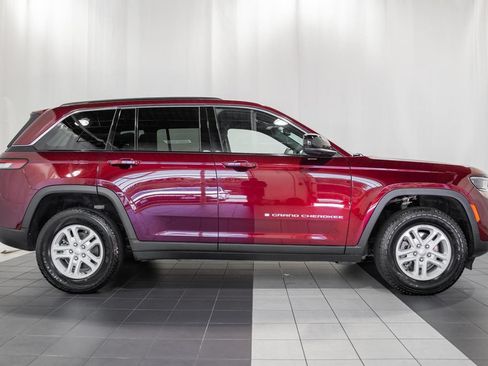 Certified 2024 Jeep Grand Cherokee Laredo w/ Luxury Tech Group I AWD/4WD image 3