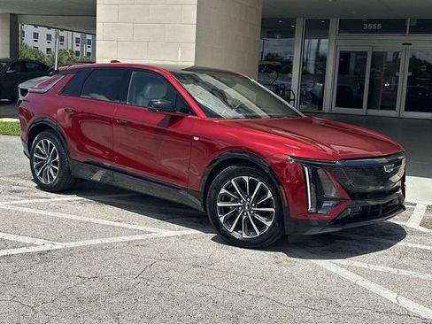 Used 2025 Cadillac Lyriq Sport AWD/4WD image 2