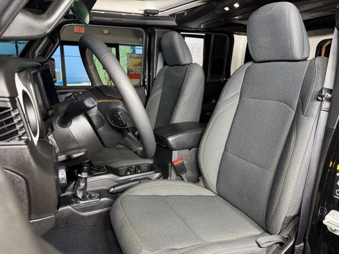 Used 2024 Jeep Wrangler Unlimited image 16