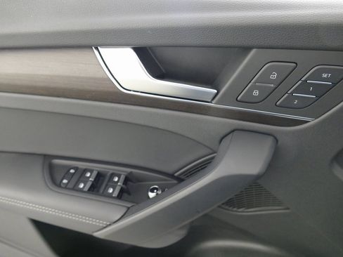 Certified 2025 Audi Q5 2.0T Premium Plus image 11